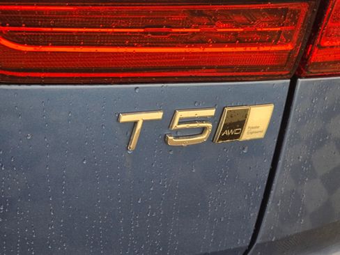 Used 2021 Volvo XC60 T5 R-Design w/ Protection Package Premier image 35