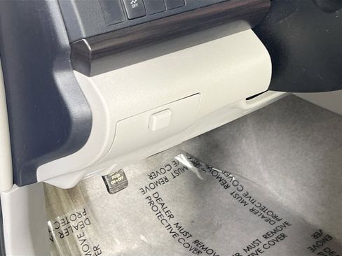 Used 2015 Toyota Camry XLE FWD image 10