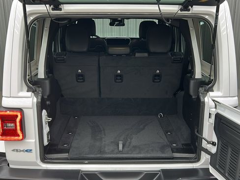 Used 2024 Jeep Wrangler Unlimited Sahara w/ Safety Group image 17