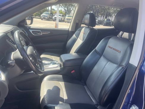 Used 2019 Nissan Pathfinder SL w/ Rock Creek Edition FWD image 12