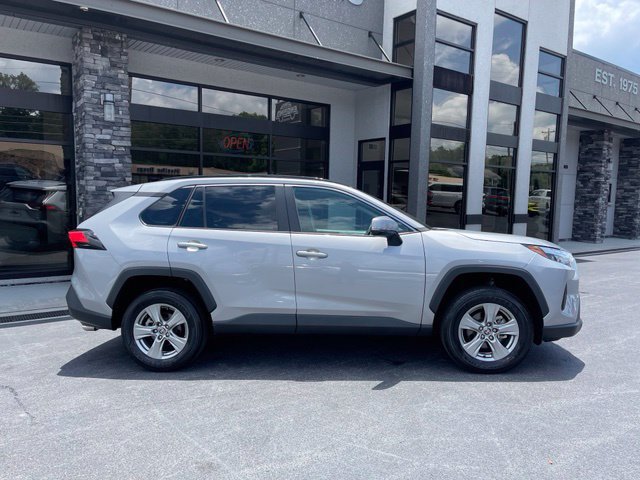 Used 2024 Toyota RAV4 XLE AWD/4WD image 2
