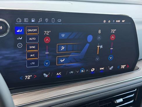 Used 2025 Chevrolet Suburban Z71 image 25