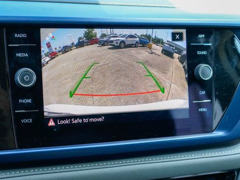 Used 2024 Volkswagen Taos SE FWD image 4