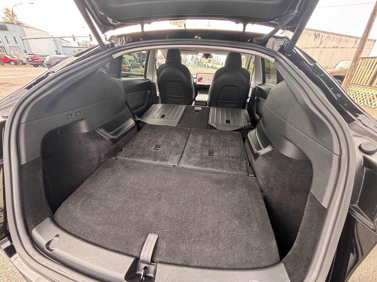 Used 2024 Tesla Model Y Long Range AWD/4WD image 16