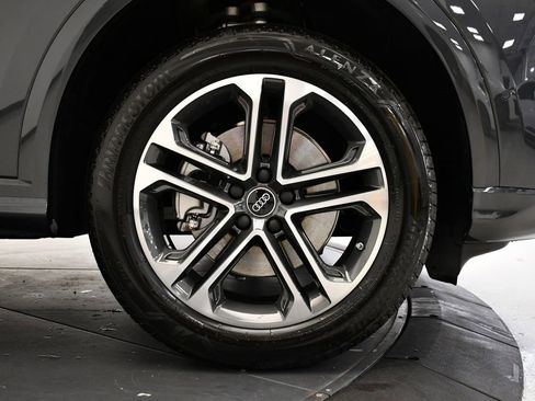 Used 2025 Audi Q5 Premium w/ Convenience Package image 16