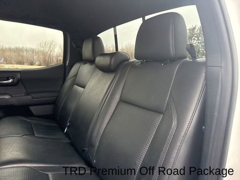 Used 2020 Toyota Tacoma TRD Off-Road w/ TRD Premium Off Road Package image 18