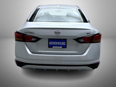 Used 2024 Nissan Altima 2.5 SV image 6