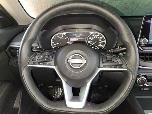 Used 2025 Nissan Altima 2.5 SV FWD image 23