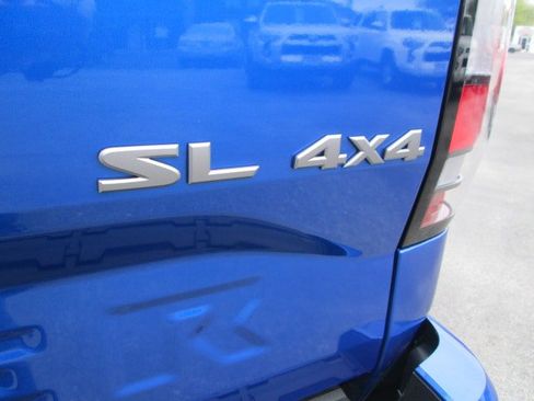Used 2025 Nissan Frontier SL AWD/4WD image 8