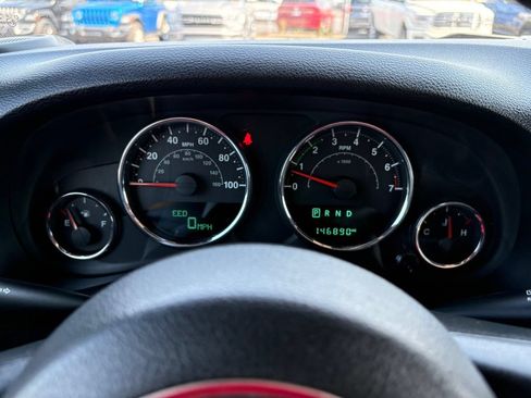 Used 2016 Jeep Wrangler Unlimited Sahara w/ Connectivity Group AWD/4WD image 18