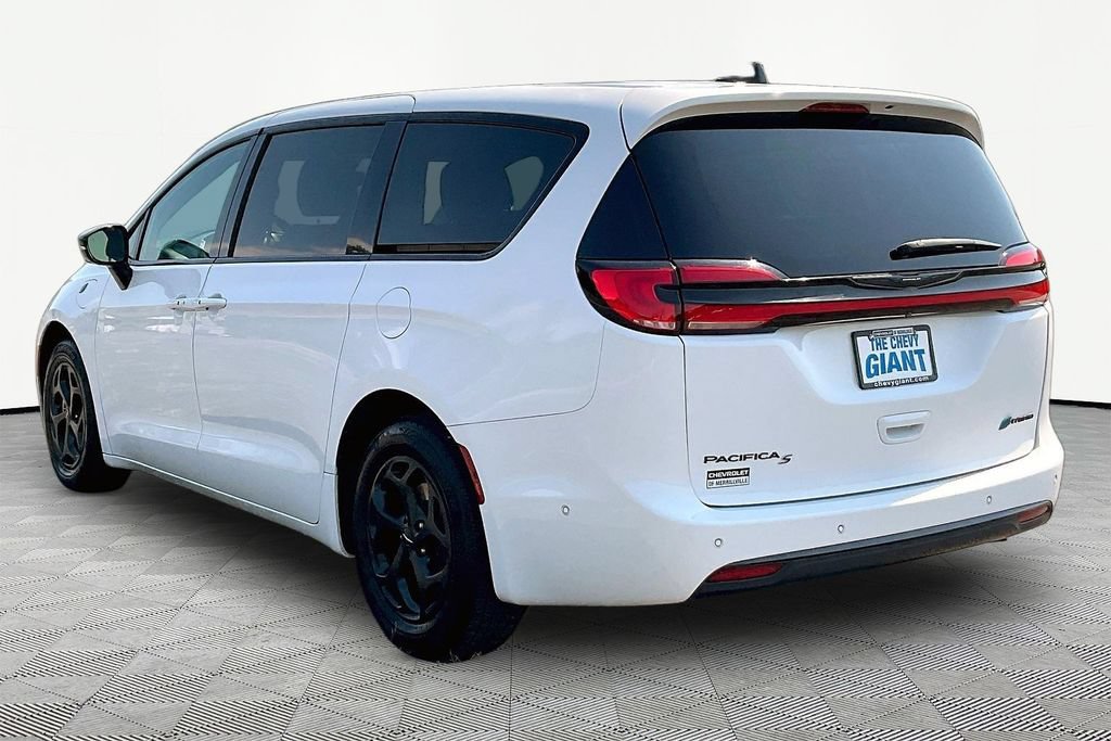 Used 2024 Chrysler Pacifica Limited FWD image 4