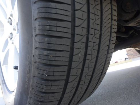 Used 2018 Ford Explorer XLT w/ Equipment Group 201A image 40