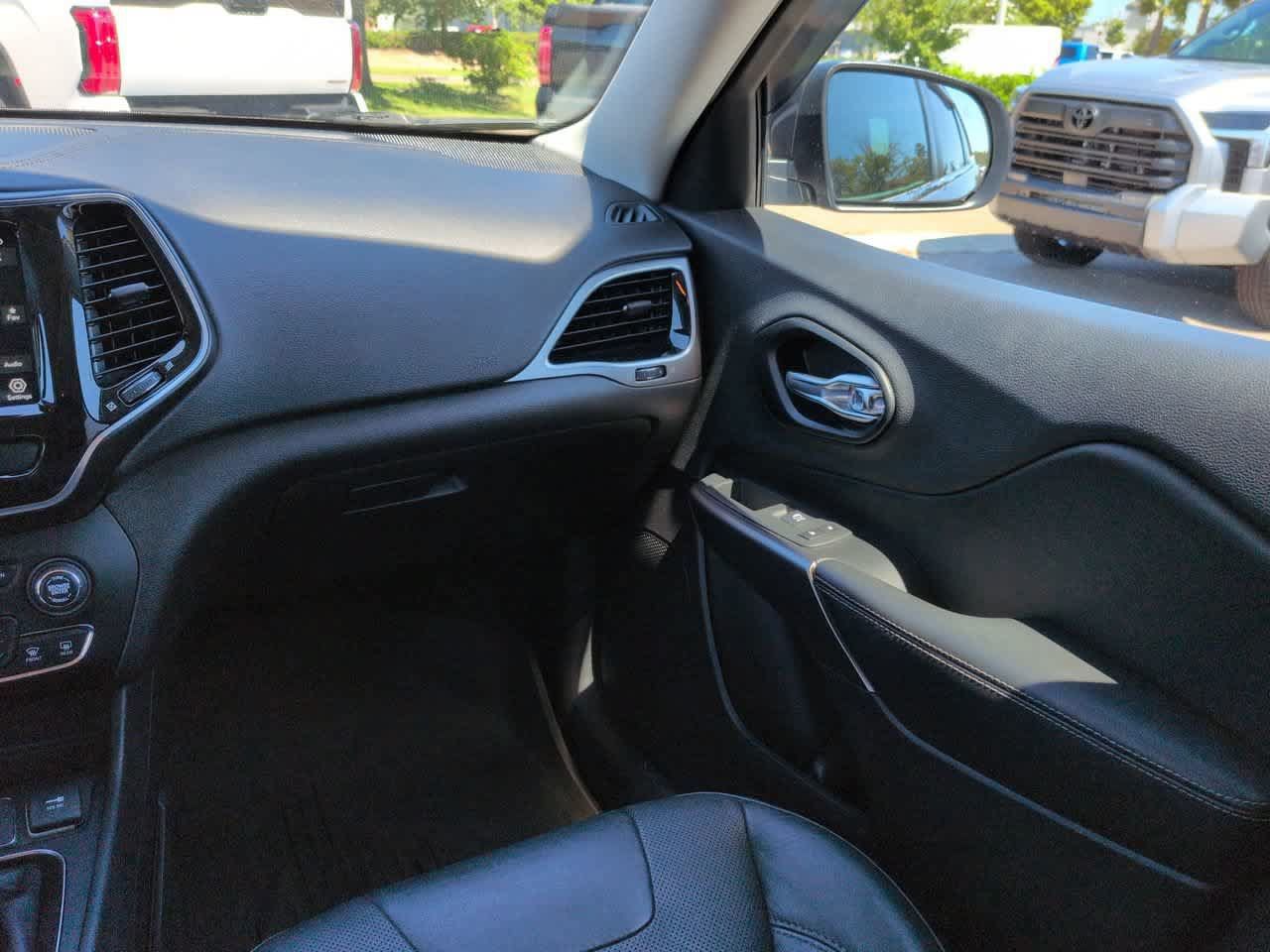 Used 2021 Jeep Cherokee Limited w/ Mopar Interior Package AWD/4WD image 16