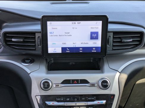 Certified 2022 Ford Explorer XLT image 17