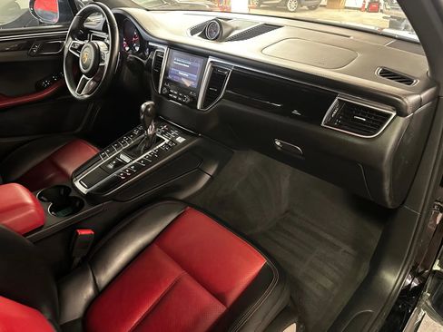 Used 2018 Porsche Macan image 26