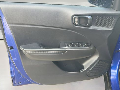 Used 2022 Hyundai Venue Limited FWD image 20