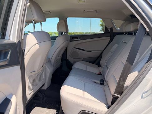 Used 2017 Hyundai Tucson SE w/ SE Popular Package 02 FWD image 5