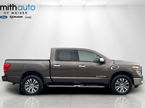 Used 2017 Nissan Titan SL AWD/4WD image 3