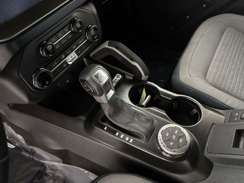 Used 2023 Ford Bronco Outer Banks image 17