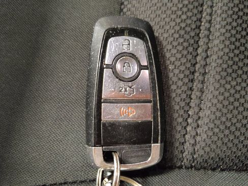 Used 2018 Ford Fusion SE w/ Fusion SE Technology Package image 32