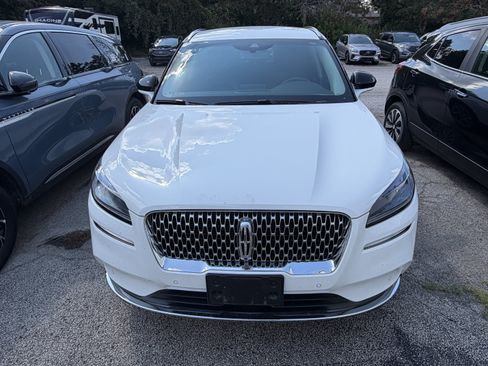 Used 2021 Lincoln Corsair AWD image 3