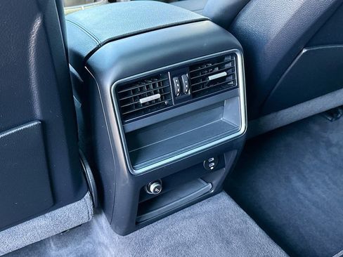 Used 2022 Porsche Cayenne AWD/4WD image 27