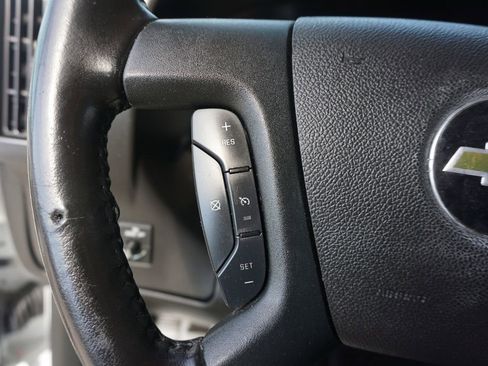 Used 2020 Chevrolet Express 2500 w/ Driver Convenience Package RWD image 7