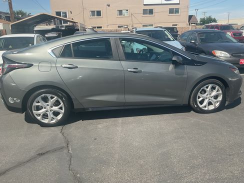 Used 2017 Chevrolet Volt Premier FWD image 4