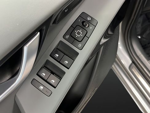 Used 2025 Kia Niro FWD image 22