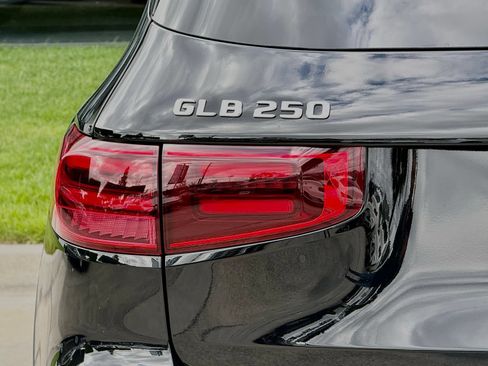 Used 2026 Mercedes-Benz GLB 250 image 11