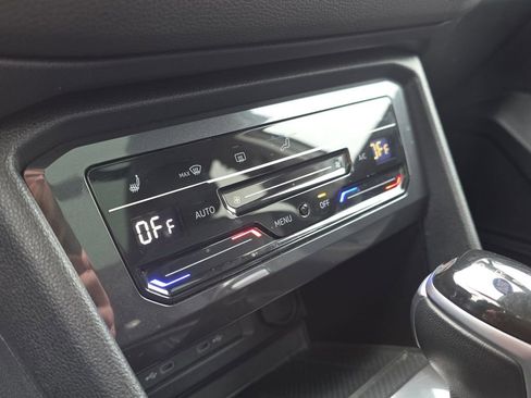 Used 2024 Volkswagen Tiguan SE image 24