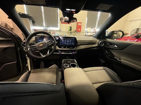 New 2026 Chevrolet Equinox LT w/ Convenience Package II AWD/4WD image 3