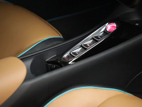 Used 2024 McLaren Artura RWD image 30