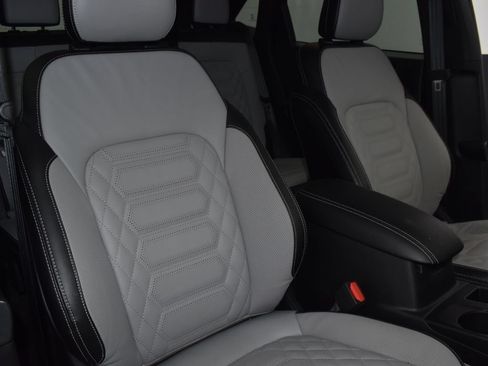 Used 2024 Ford Escape Platinum w/ Premium Technology Package AWD/4WD image 41