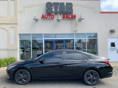 Used 2023 Hyundai Elantra SEL FWD image 4