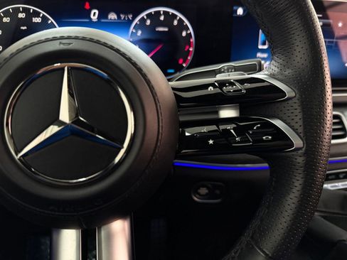 Used 2025 Mercedes-Benz GLS 450 4MATIC w/ AMG Line Exterior image 29