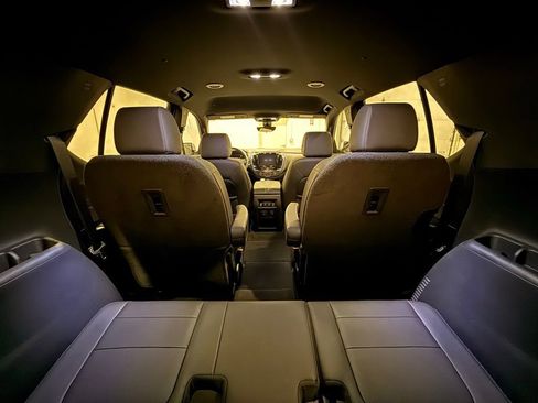 Used 2023 Chevrolet Traverse LT w/ LT Premium Package image 34