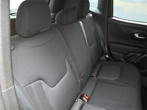 Used 2023 Jeep Renegade Latitude image 31