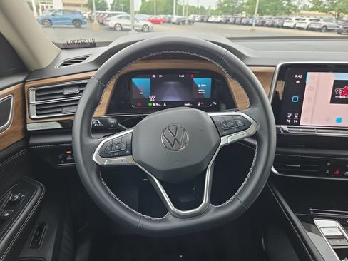 Used 2024 Volkswagen Atlas SE w/ Panoramic Sunroof Package AWD/4WD image 24
