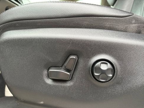 Used 2022 Chrysler Pacifica Touring-L image 13