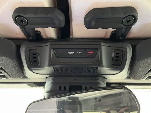 Used 2026 Jeep Gladiator Sport image 37