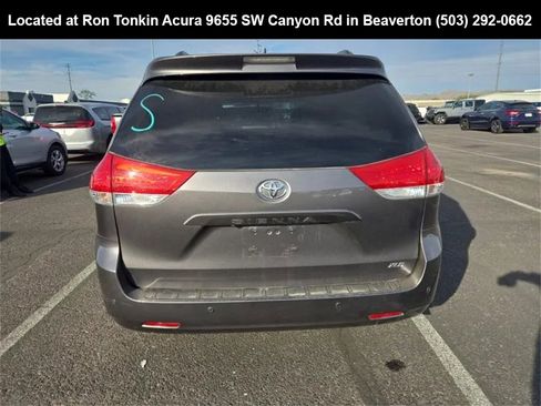 Used 2014 Toyota Sienna XLE w/ XLE Premium Package image 5