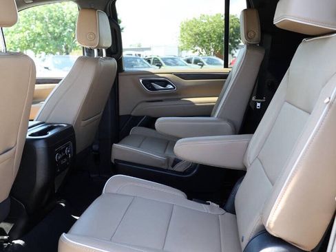 Used 2023 Chevrolet Suburban Premier AWD/4WD image 18
