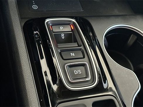 Used 2025 Honda Pilot Touring image 18