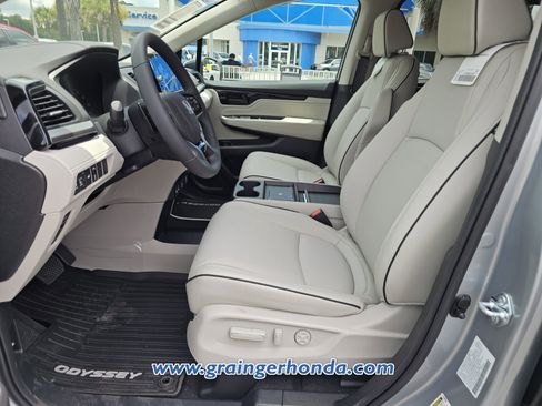 New 2026 Honda Odyssey Touring image 9