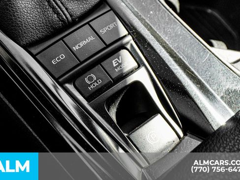 Used 2025 Toyota Camry SE image 45