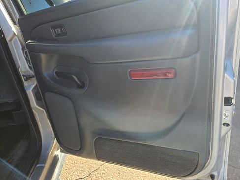 Used 2005 GMC Sierra 2500 SLE w/ Heavy-Duty Power Package image 21