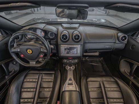Used 2013 Ferrari California image 9