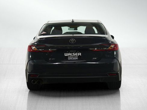 Used 2025 Toyota Camry SE image 4