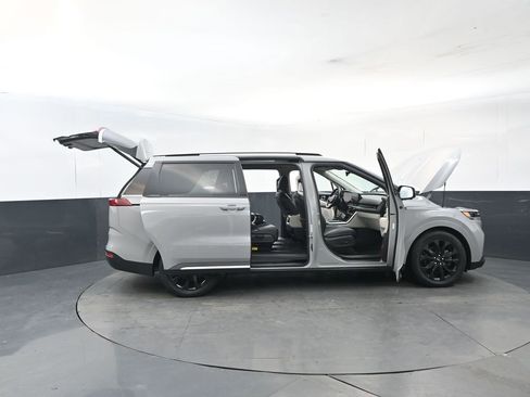 Certified 2023 Kia Carnival SX image 25